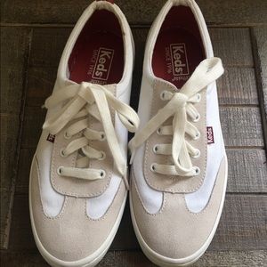 White sneakers size 8.5